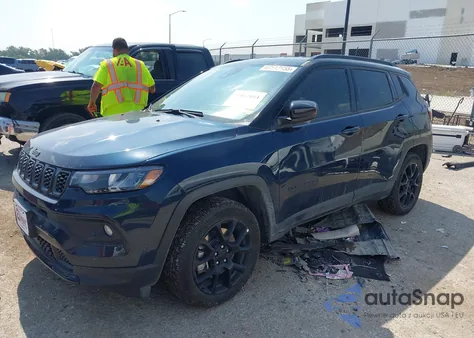 2024 Jeep Compass Latitude 4X4 z USA, uszkodzony, nr VIN 3C4NJDBN0RT165078